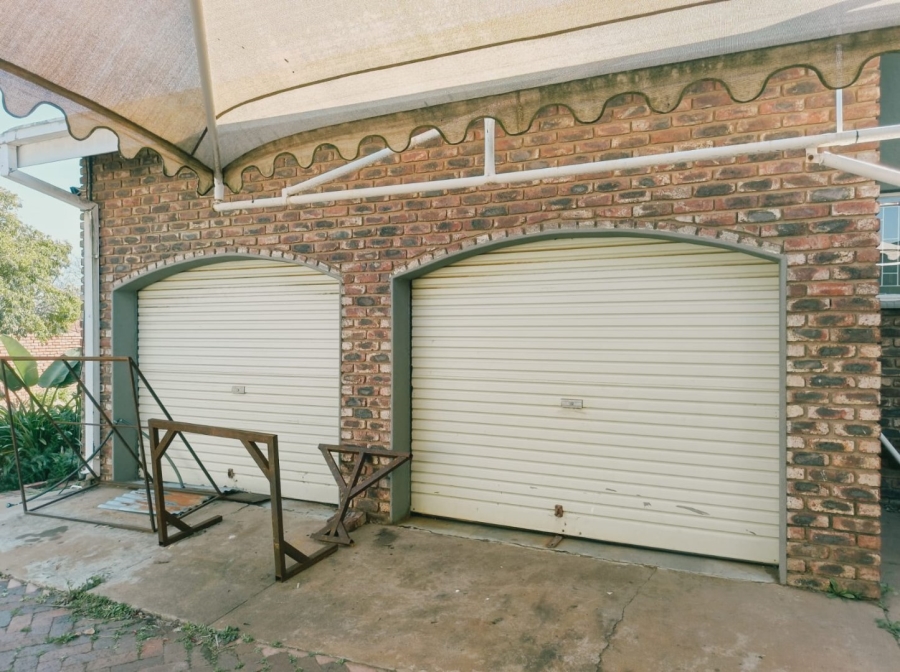 4 Bedroom Property for Sale in Wilkoppies North West